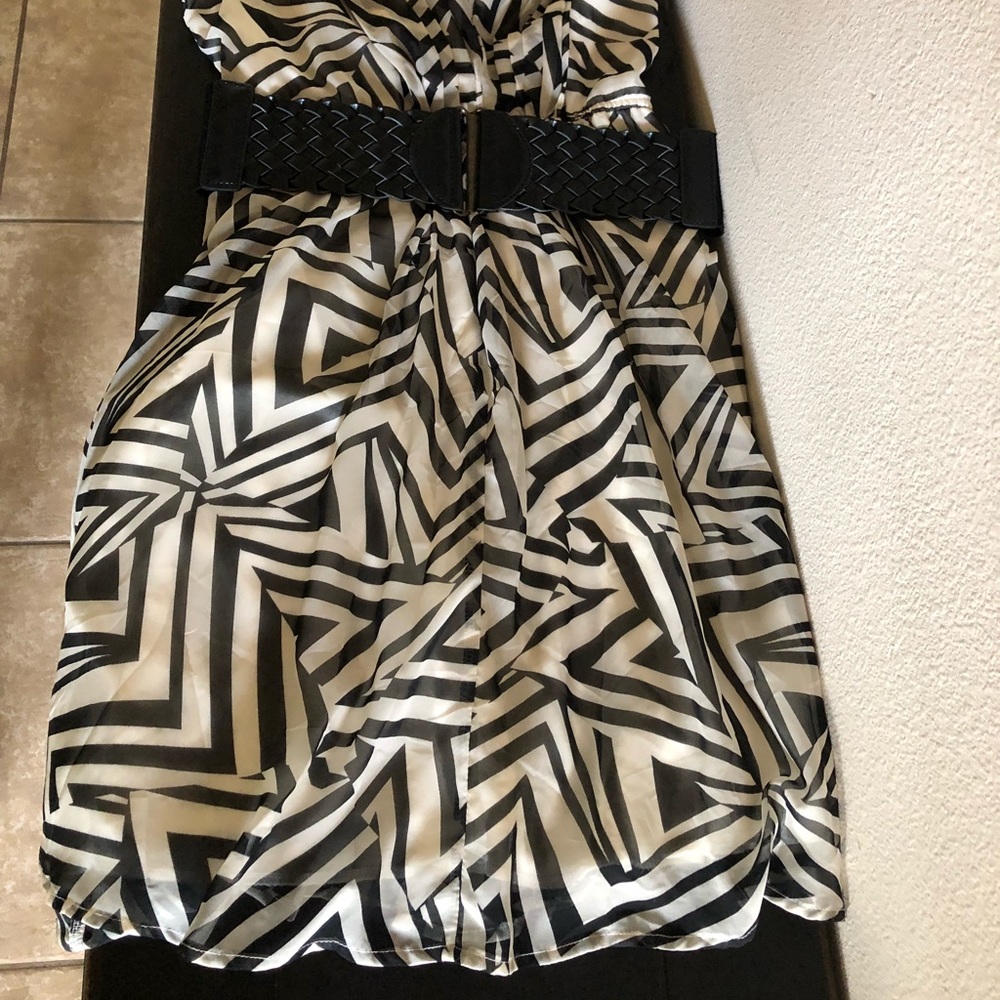 ❗️SALE ❗️Black and White Pattern Dress with Belt